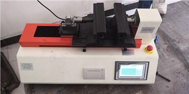 Mesin pengujian untuk penjepit kinerja pita penyegelan karet